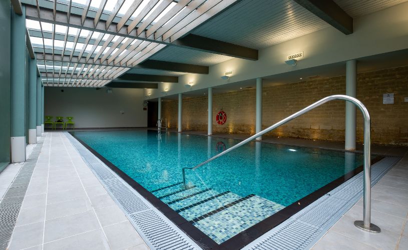 Indoor pool at Woolley Grange Hotell